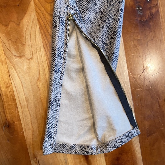 Zara Basic Jeggings in snake print in two colors with gold zippers. New. - Picture 15 of 17